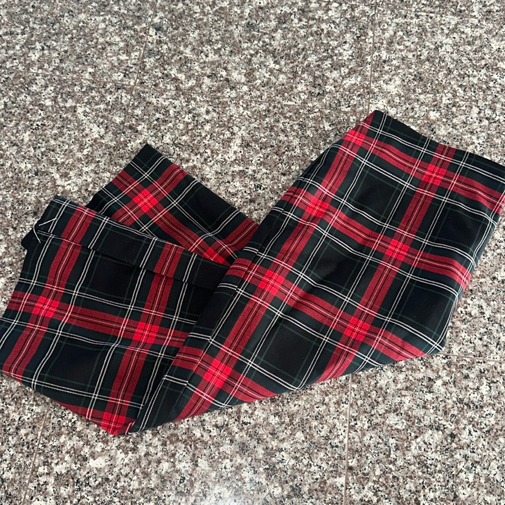 Plaid midi skirt with zipper on the side